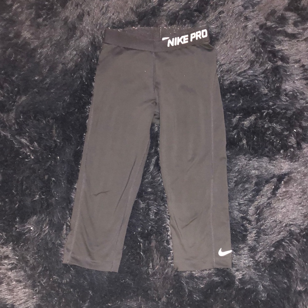 black cropped nike pro leggings